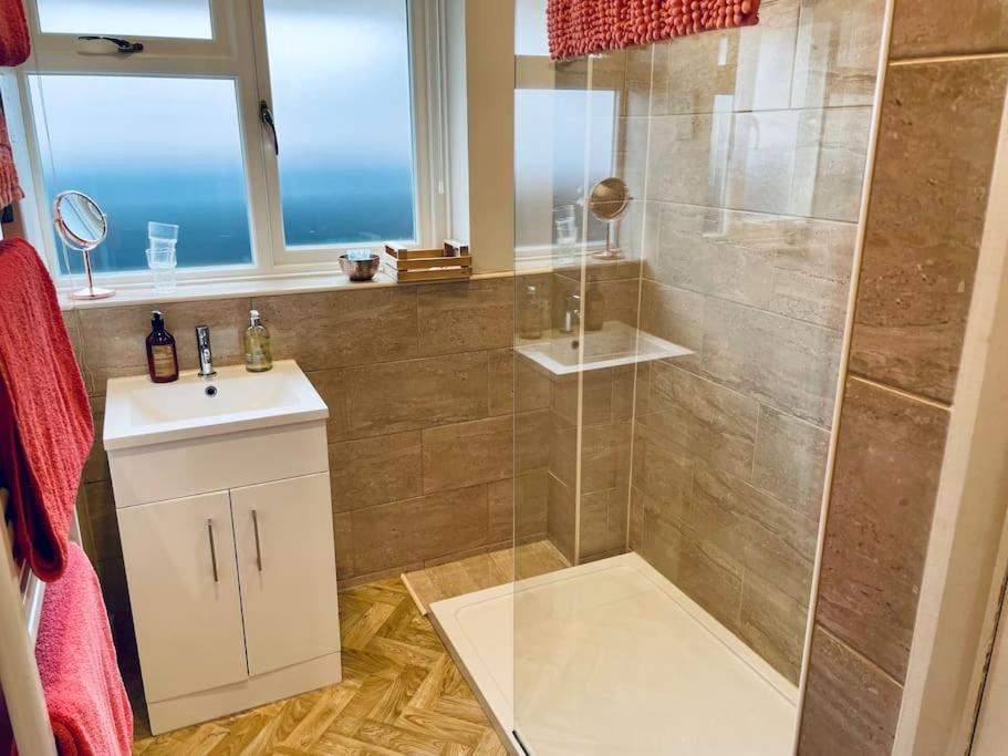 Apartment With Own Entrance & Terrace On West Hill Хейстингс Екстериор снимка
