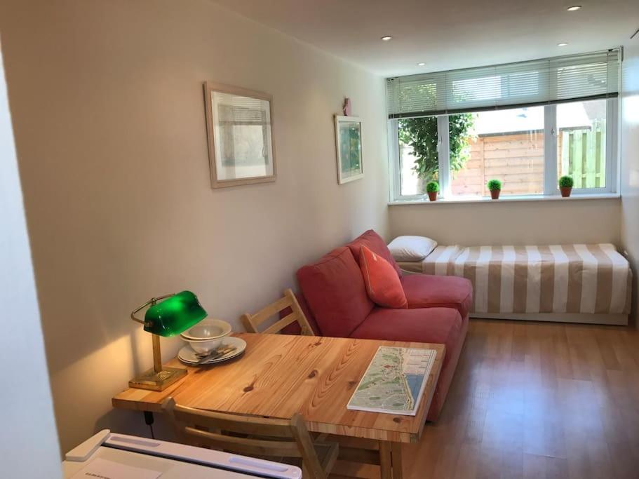 Apartment With Own Entrance & Terrace On West Hill Хейстингс Екстериор снимка
