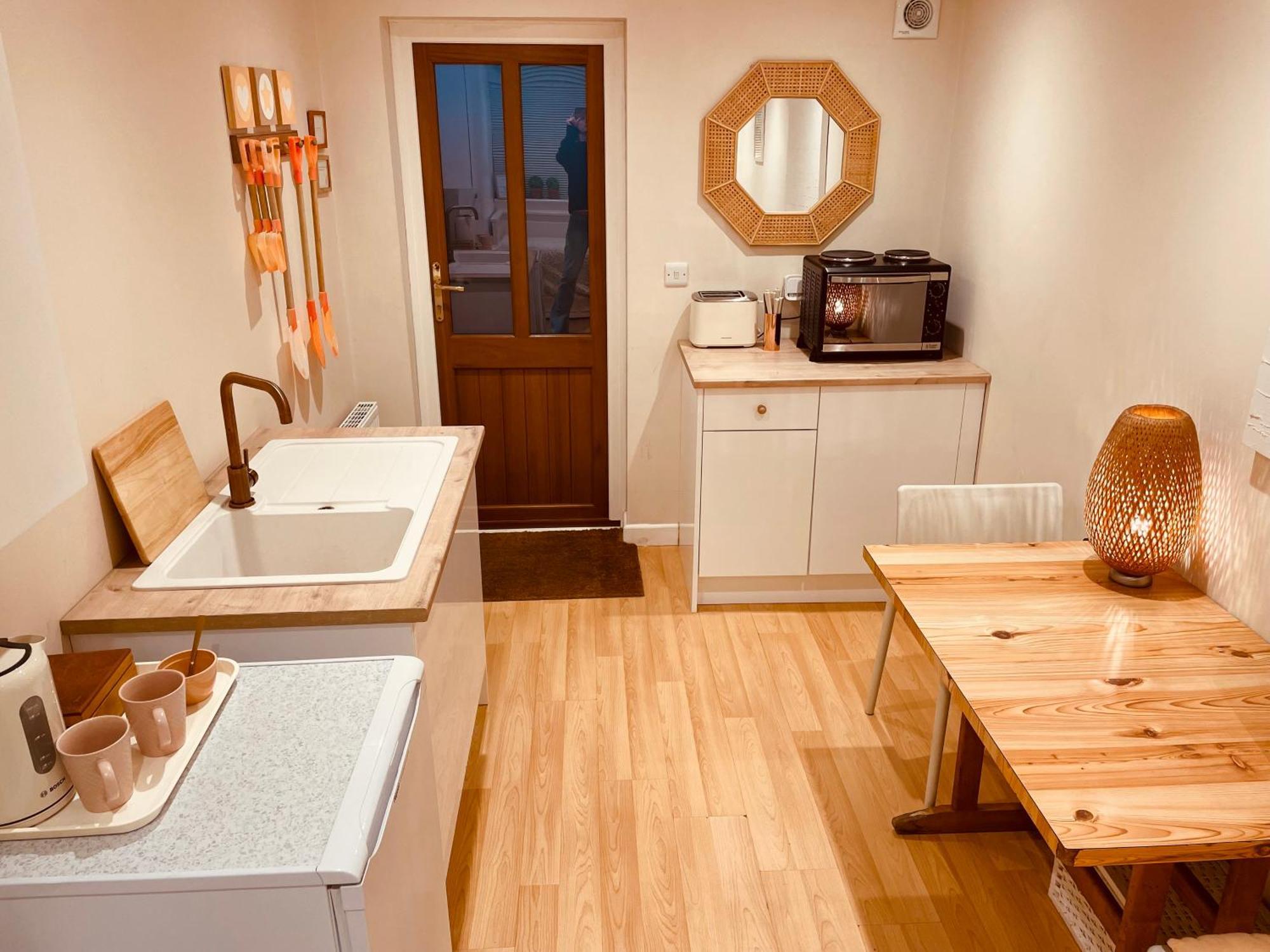 Apartment With Own Entrance & Terrace On West Hill Хейстингс Екстериор снимка